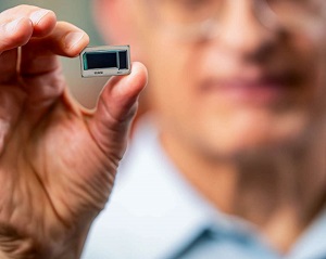 인텔, AI 등 고밀도 고성능 칩 패키지 만드는 유리 기판 기술 공개